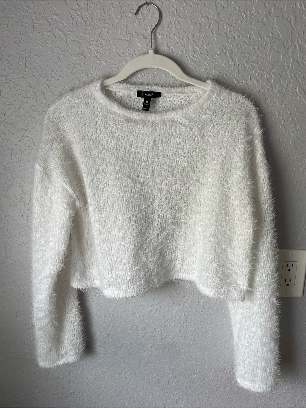 AQUA White Fuzzy Cropped Sweater Size Medium